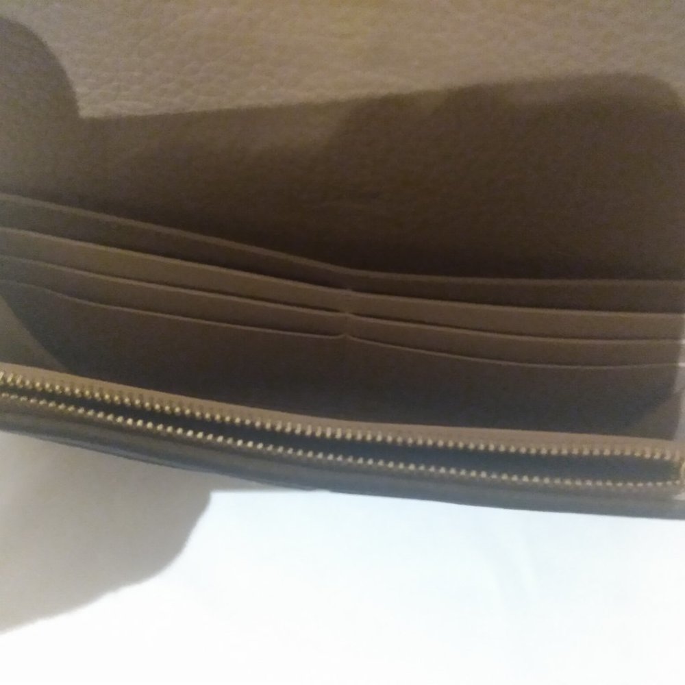 Chloe Alphabet Leather Wallet - Picture 4 of 4